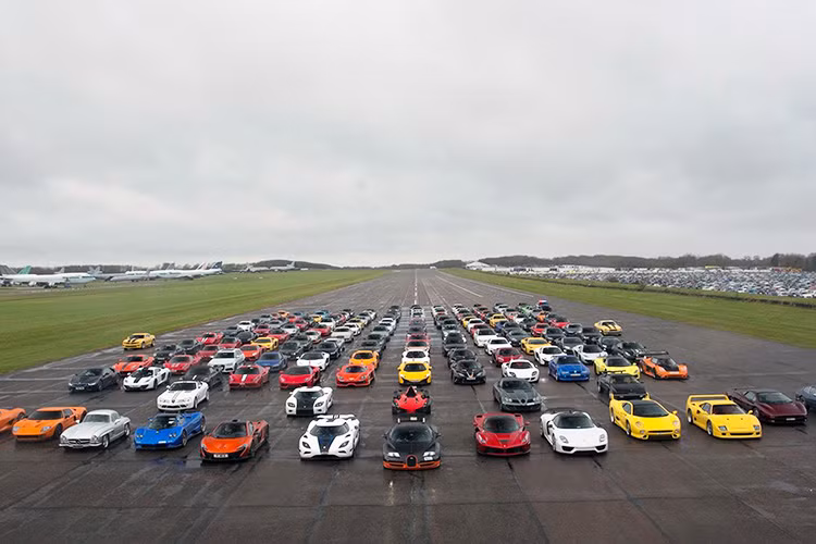 Đến hẹn lại lên, vào mỗi dịp cuối năm - trang mạng về ôtô đình đám thế giới GTSpirit lại lựa chọn ra 10 chiếc siêu xe được bán ra trong năm để tranh cử ngôi vị "Siêu xe của năm".