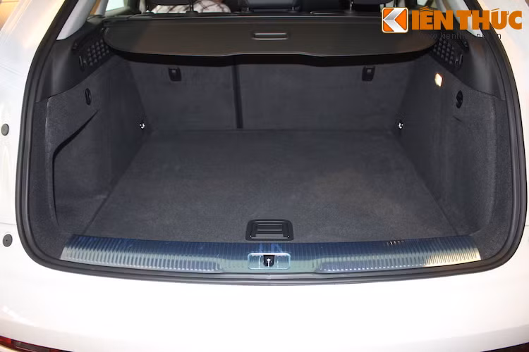 Khoang hành lý của Q3 khá rộng rãi với thể tích 458 lít và được thiết kế với sàn phẳng, giúp tăng không gian chứa đồ.
