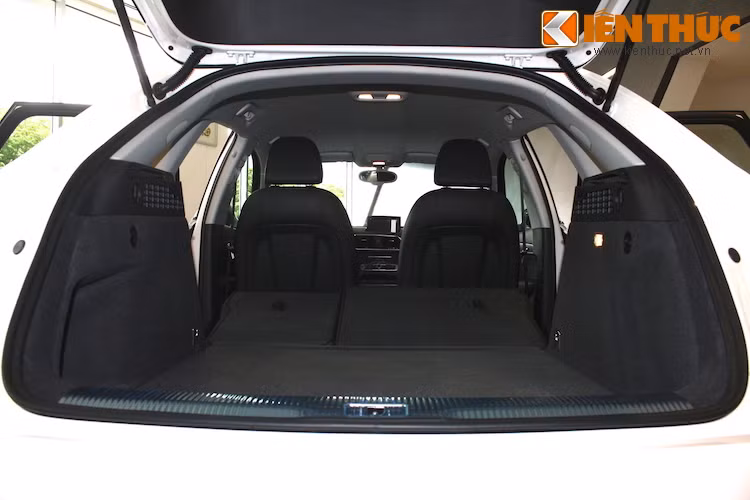 Khi gập hết hoàn toàn hàng ghế sau, thể tích khoang hành lý của Q3 sẽ đạt tới 1364,87 lít.