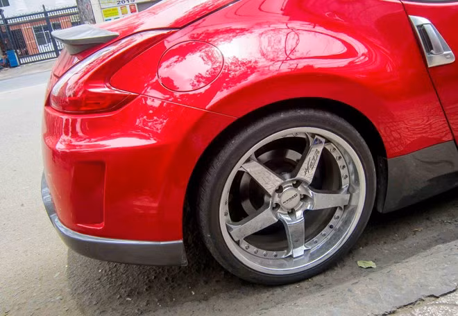 Các khe khí động học nằm ở hai bên cản sau.