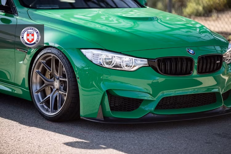 Với bộ bodykit mới, hình ảnh "gân guốc" của chiếc xe càng khiến nhiều người liên tưởng tới The Hulk.