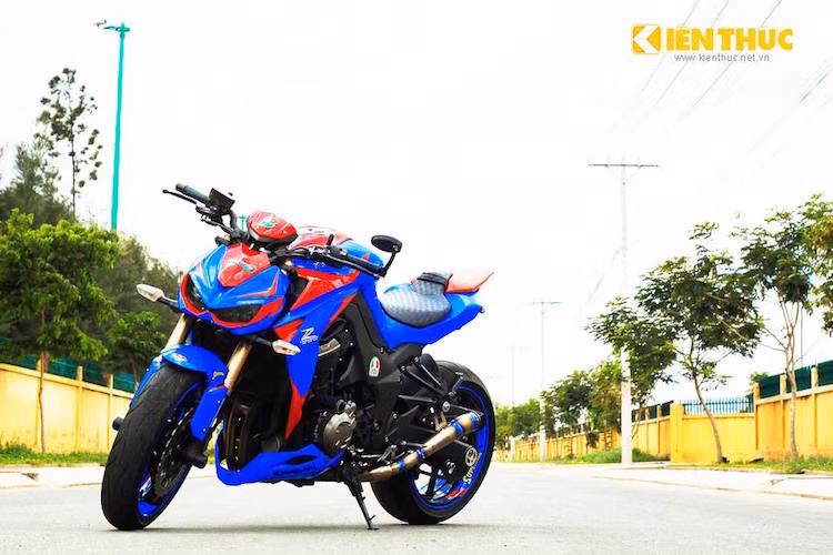 Chiếc Z1000 này thuộc phiên bản 2014, trước đây đã từng được dán tem hồng Hello Kitty cực "đáng yêu".