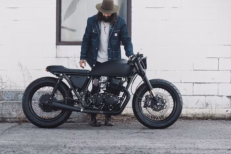 Honda CB750 Clockwork: Điểm khiến chiếc CB750 độ cafe racer của xưởng Clockwork Motorcycles ở Canada trở nên khác biệt so với hàng triệu chiếc Honda độ cafe racer ngoài kia đó là sự đơn giản nhưng cầu kỳ tới từng chi tiết.