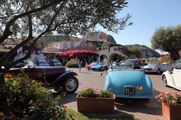 Nằm cách vùng vịnh Costa Smeralda tuyệt đẹp tại Ý chỉ 5 km, Concorso d’Eleganza Poltu Quatu 2015 được tổ chức tại vùng Polto Qualto.