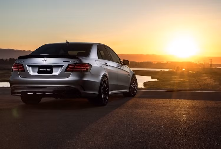 Tuy nhiên hiện nay, danh hiệu này của chiếc xe đã bị "soán ngôi" bởi những đối thủ mới như Dodge Charger Hellcat hay Tesla Model S P85D. Mặc dù vậy đối với người yêu xe, E63 AMG vẫn là một chiếc sedan hấp dẫn với sức mạnh "cơ bắp" nhưng vẫn có nội thất sang trọng cho 5 người.