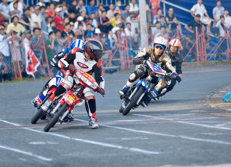 Cũng như các lần trước, Vietnam Motor Cub Prix tranh cúp báo Thể thao TP.HCM mở rộng sẽ có nhiều chương trình bên lề đặc sắc, hấp dẫn. Đặc biệt khi năm nay, giải đua được tổ chức trong khuôn khổ sự kiện Vietnam Motorbike Festival – lễ hội mô tô lớn nhất Việt Nam.