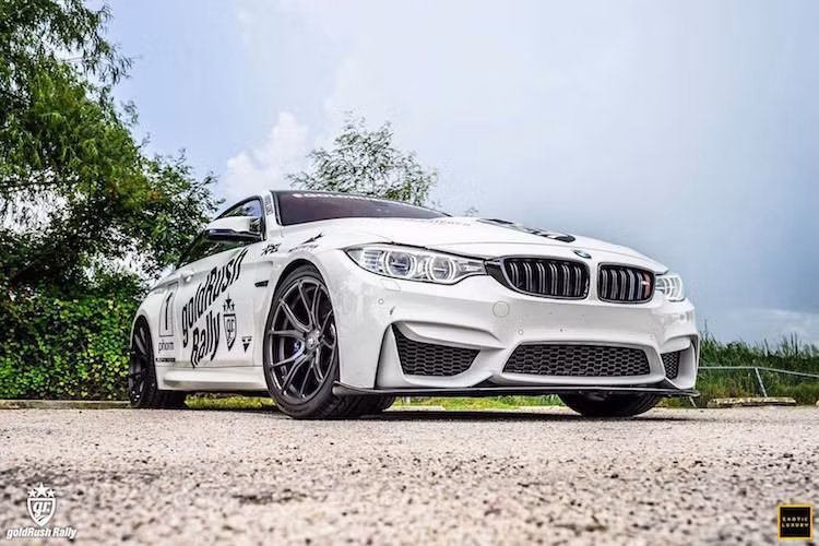 BMW M4 - một mẫu xe thể thao mới nhất, được bán ở Mỹ chưa lâu cũng đã góp mặt vào hành trình.