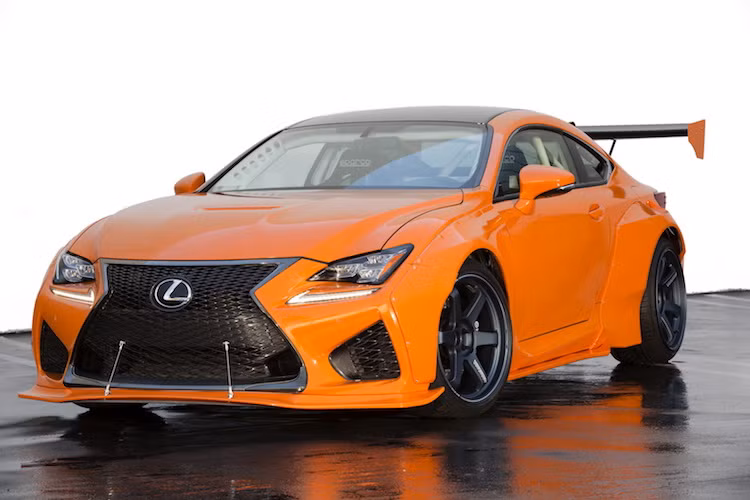 Với bản độ còn lại từ dòng coupe RC-F, Lexus đã "mạnh tay" hơn và biến chiếc xe trở thành một mẫu xe đua đích thực.