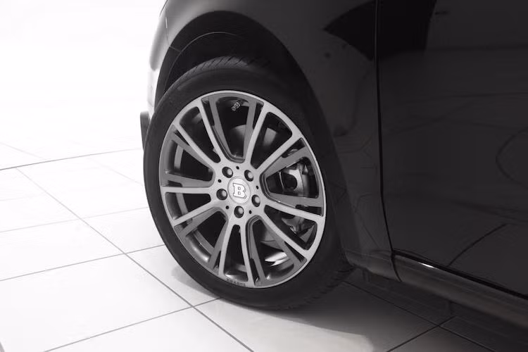 Mâm Brabus Monobloc 2 tông màu thường xuất hiện trên các dòng xe độ khác của hãng cũng "có mặt" trên V250 BlueTEC.