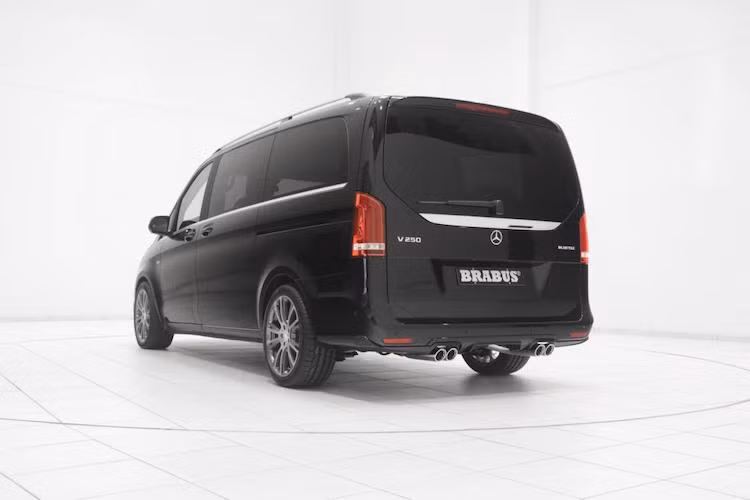 Nhờ đó, chiếc xe van này có thể tăng tốc từ 0-100 km/h trong 8,8 giây và đạt tốc độ tối đa 210 km/h.