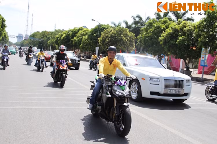 ...hay Kawasaki Z1000 đang rất "hot" hiện nay.