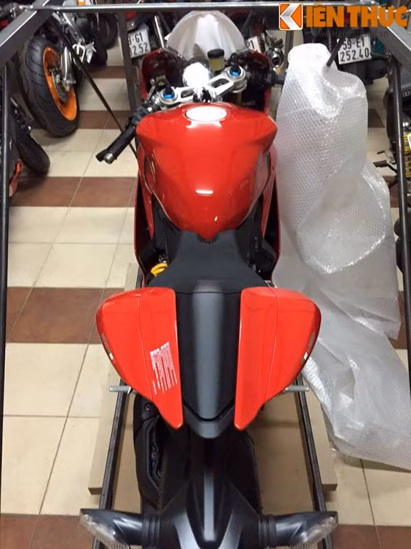 “Dap thung” sieu moto Ducati 1299 Panigale tai Viet Nam-Hinh-2
