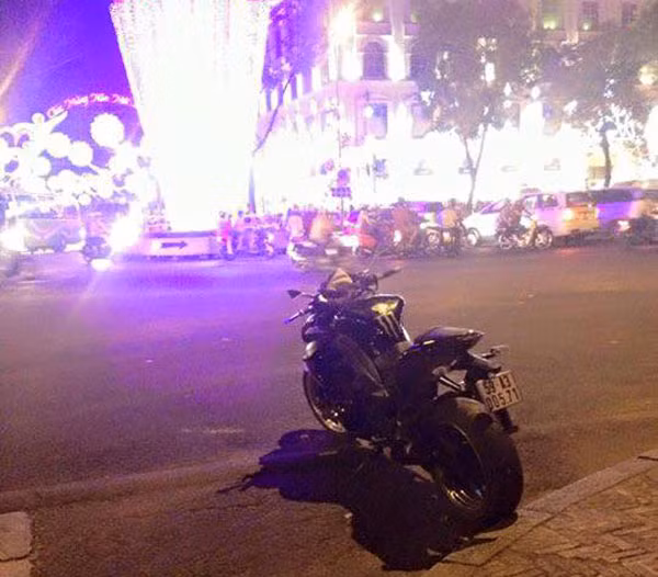 Bi trom cay cua “cuom” Z1000, biker Viet cau cuu cu dan mang-Hinh-3