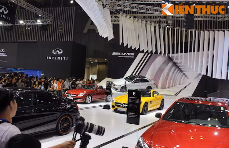 Đến với VMS 2015, MBV trưng bày 12 sản phẩm đặc sắc, trong đó có 10 mẫu xe là hoàn toàn mới hoặc phiên bản nâng cấp. Qua đó, hãng đã hoàn thành cam kết giới thiệu 20 sản phẩm ra thị trường trong năm 2015.