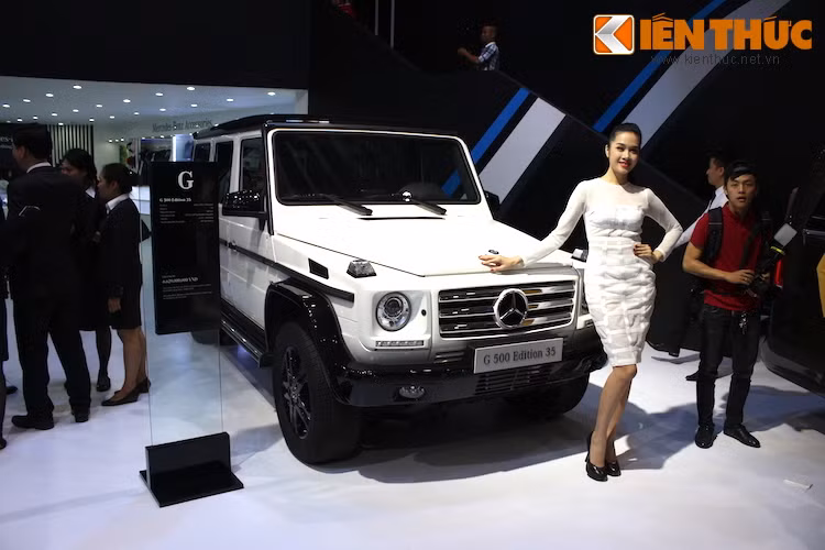 Một số mẫu xe độc đáo như SUV G500 Edition 35 kỷ niệm 35 năm dòng G-Class, hay mẫu minivan cao cấp V220 CDI cũng thu hút được sự chú ý đông đảo của khách tham gia.