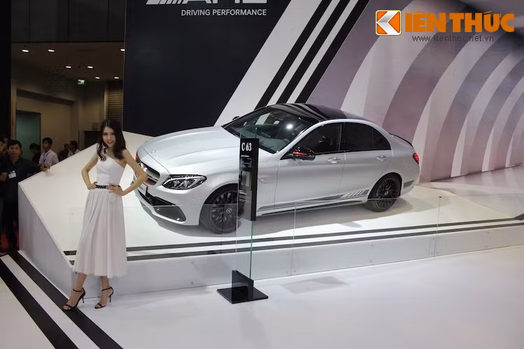Trong VMS 2015, Mercedes cũng lần đầu trưng bày tới khách hàng Việt chiếc siêu sedan C63 S AMG Edition 1 với khả năng vận hành của xe đua cùng động cơ V8 4.0 Twin Turbo được chia sẻ từ siêu xe AMG GT S.