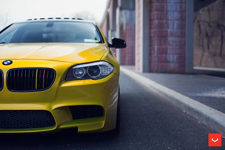 Cùng với hộp số tự động 7 cấp ly hợp kép hoặc tùy chọn số sàn 6 cấp (chỉ có ở thị trường Mỹ), chiếc xe có thể đạt 0-100 km/h chỉ trong 4,2 giây và tốc độ tối đa không giới hạn 300 km/h.