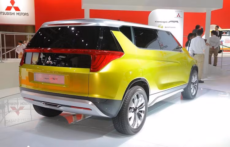 Bản thân thiết kế của chiếc xe cũng thể hiện hướng đi mới của nhà sản xuất Nhật Bản này, với những đường nét thẳng đầy hiện đại. Sau này, phong cách thiết kế mới của Concept AR đã dần được Mitsubishi áp dụng cho chiếc Outlander phiên bản nâng cấp.