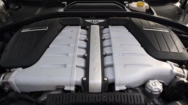 Dù vẫn sử dụng động cơ W12 6.0 tăng áp kép, GT Speed có công suất tăng từ 560 mã lực lên thành 610 mã lực, kèm theo mô-men xoắn tăng từ 650 Nm lên 750 Nm.