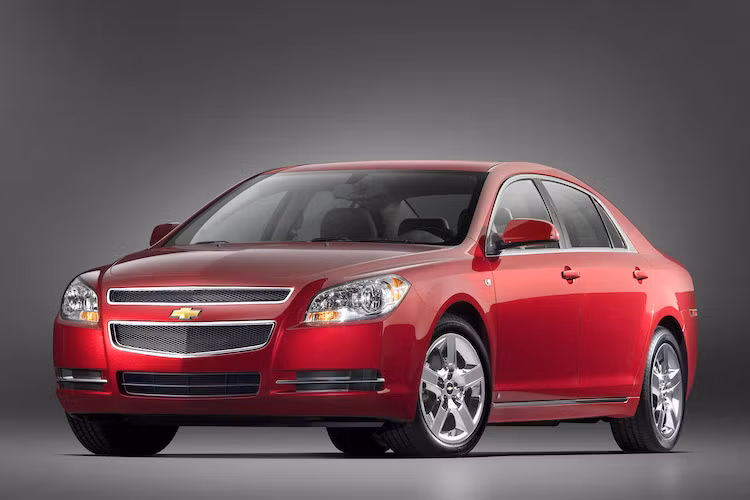 Năm 2008, thế hệ Chevrolet Malibu thứ 8 được đánh giá cao bởi giới truyền thông trong ngành công nghiệp ô tô, giành giải thưởng Chiếc Xe Của Năm khu vực Bắc Mỹ bên cạnh 40 giải thưởng danh giá khác.