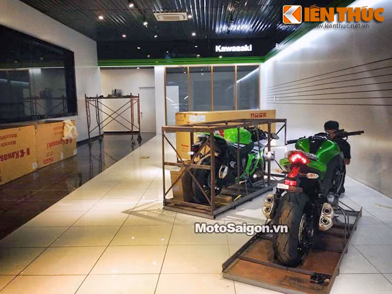 Sau Z1000, tới lượt Kawasaki Ninja ZX-10R được "đập hộp".