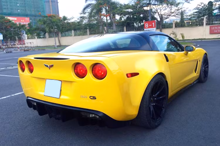 Tốc độ tối đa của Corvette C6 là 300 km/h.
