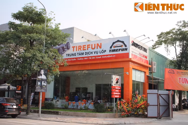 Để chào mừng khai trương, trung tâm dịch vụ lốp Tirefun cũng có chương trình ưu đãi + quà tặng đặc biệt, với tổng giá trị lên tới 1 triệu đồng từ ngày 18 tới 25/10/2015.