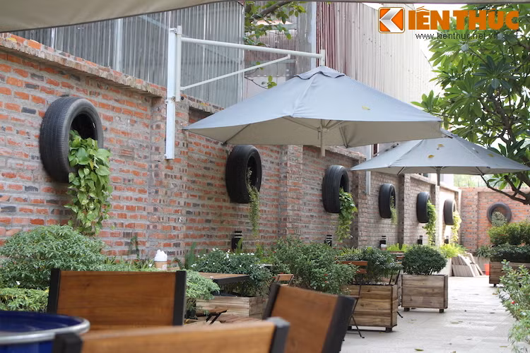 Với không gian rộng rãi cả trong nhà lẫn ngoài trời cùng với lối trang trí giản dị, độc đáo và lấy cảm hứng từ xe, những người chủ sở hữu xe hơi có thể "giết thời gian" tại Garafun trong khi xe đang được sửa chữa, bảo dưỡng bên Tirefun.