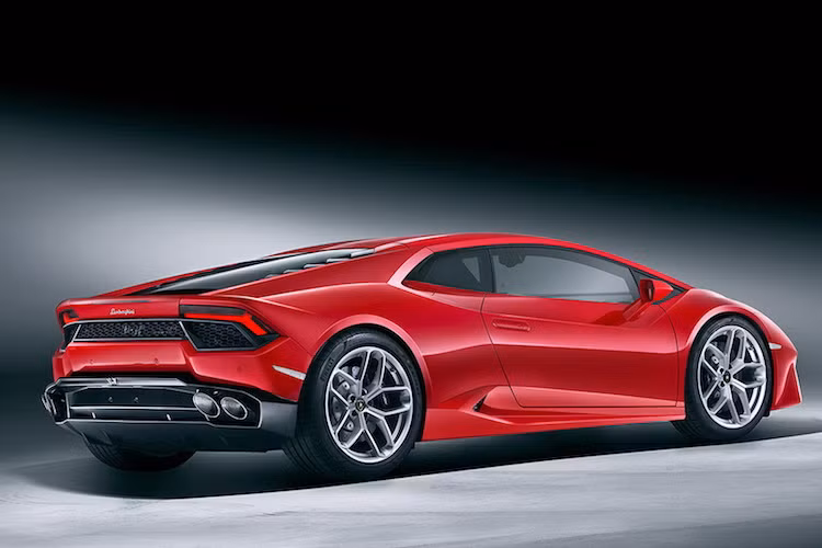 Xe được trang bị sẵn 3 chế độ lái khác nhau là Strada, Sport và Corsa, đồng thời chỉ có mức tiêu thụ nhiên liệu trung bình 11,9l/100 km nhờ công nghệ ngắt 1/2 số xi-lanh khi không cần thiết.