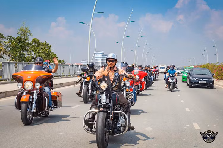 Tổ chức Free Chapter – là tổ chức của những người chơi xe Harley-Davidson tự do, không phụ thuộc và không liên quan đến nhà phân phối chính thức của Harley-Davidson trong các hoạt động của mình.