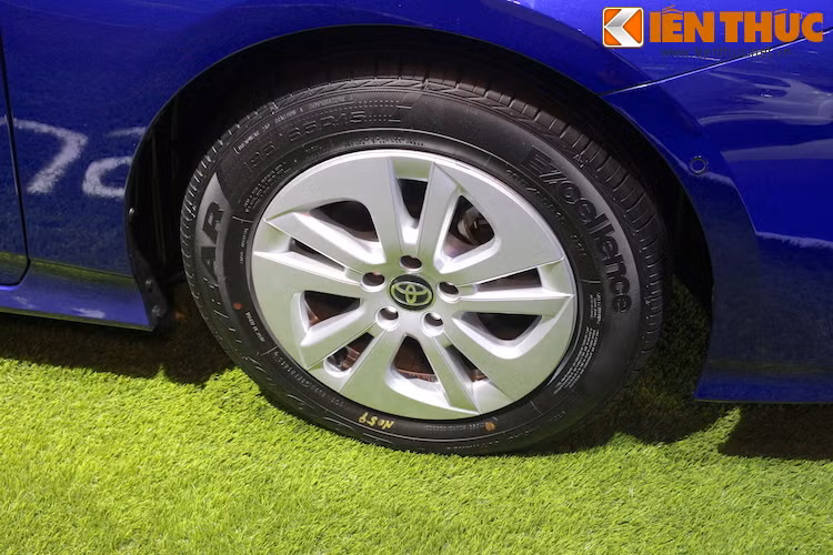 Mọi chi tiết ngoại thất của xe đều được tính toán để có thể giảm tối đa mức tiêu thụ nhiên liệu, chẳng hạn như mâm đúc kích thước chỉ 15 inch với các cánh mâm rất dày để hạn chế cản gió.