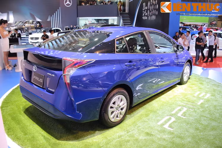 Tại Mỹ, giá khởi điểm của một chiếc Prius chỉ khoảng 24.000 USD. Mức giá này có thể giảm hơn nữa tùy theo luật của từng bang do Prius là một mẫu xe thân thiện với môi trường.