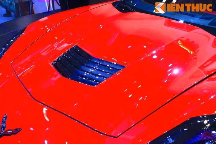 Các phiên bản cơ bản của Corvette C7 đều sở hữu động cơ V8 6.2l nạp khí tự nhiên với mã hiệu LT1, có công suất tối đa 455 mã lực.