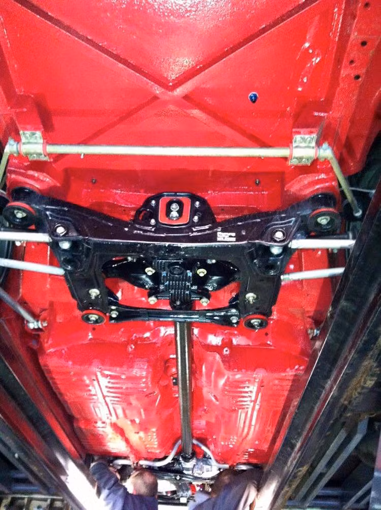 Không chỉ dừng lại ở đó, Alan còn nâng cấp hệ dẫn động cầu trước của Corolla lên thành dẫn động 4 bánh.