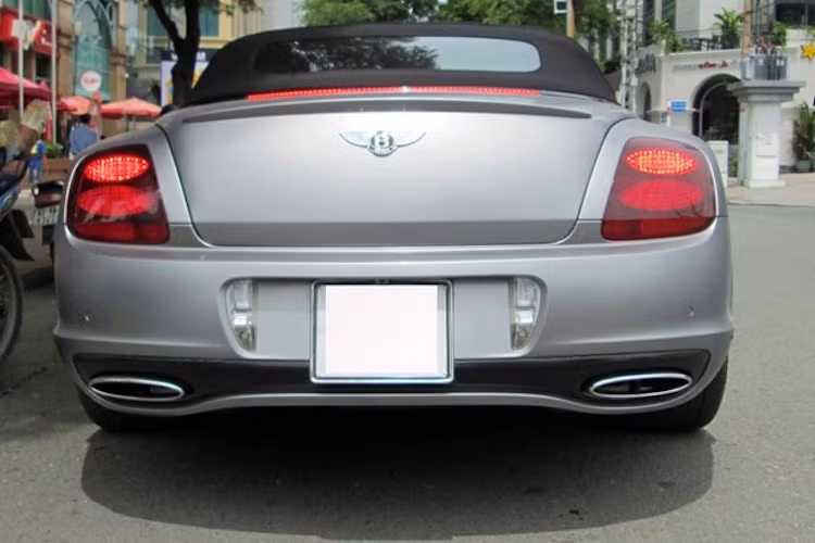 Với những con số ấn tượng này, Bentley Continental Supersport Convertible được liệt vào danh sách những chiếc xe siêu sang mui trần nhanh nhất Thế giới.