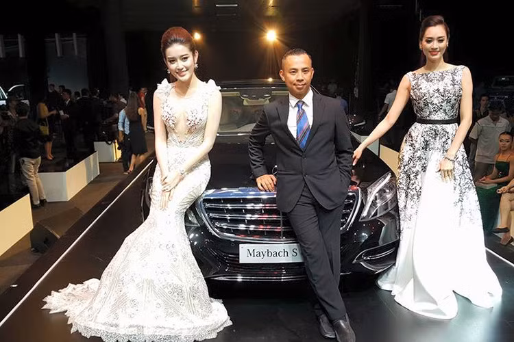 Tại Fashion Week 2015, Mercedes đã mang đến 20 sản phẩm với tổng giá trị hơn 90 tỷ đồng, tương đương 4 triệu USD.