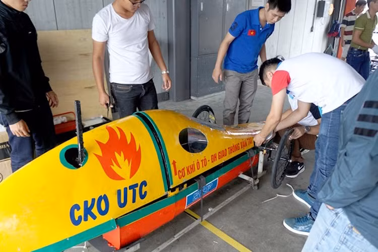 Hai đội đạt thành tích cao nhất của Hạng mục xe tự chế là đội Cánh Gió đến từ Honda Việt Nam với thành tích 2.109,51 km/l và đội CKOUTC1 đến từ trường Đại học GTVT Hà Nội với kết quả 999,88 km/l. Đội Cánh Gió đã giành chiến thắng đầy thuyết phục với thành tích cao gần gấp đôi năm 2014.