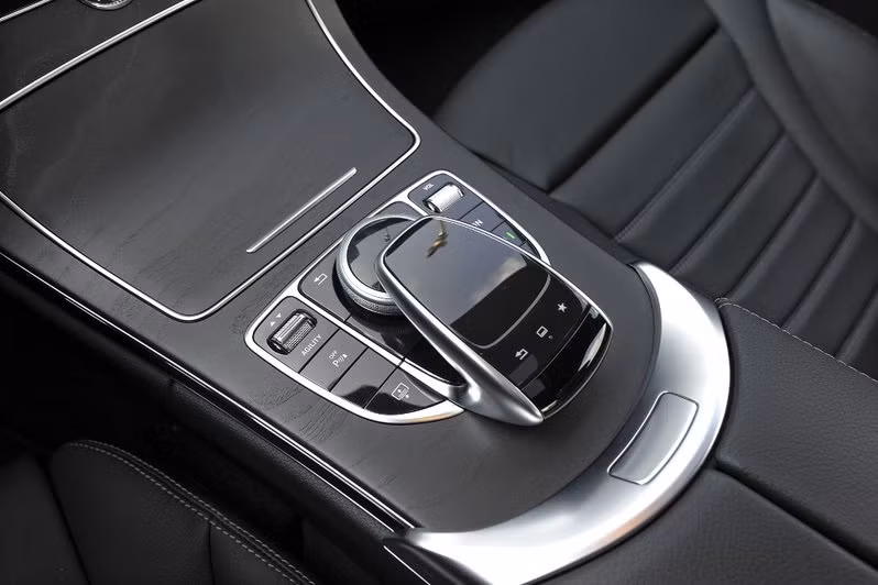 Ngắm nội thất đỉnh trên chiếc C250 AMG của Mercedes