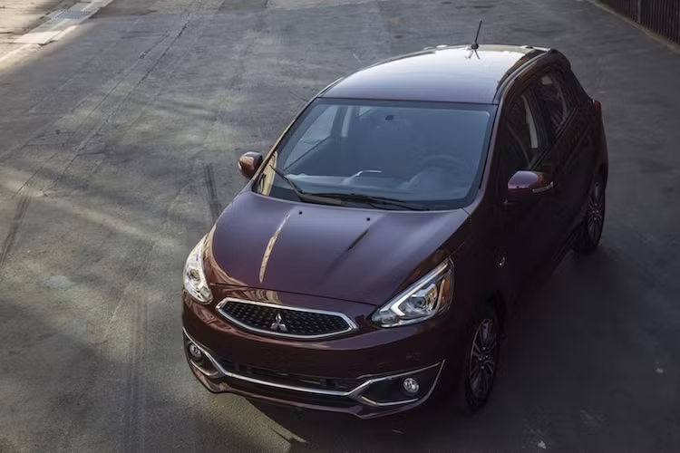 Mirage 2017 còn có hệ thống treo được điều chỉnh lại và phanh với đường kính lớn hơn ở cả 4 bánh. Chiếc xe sẽ bắt đầu được bán tại Mỹ vào mùa xuân 2016 với giá chưa được công bố.