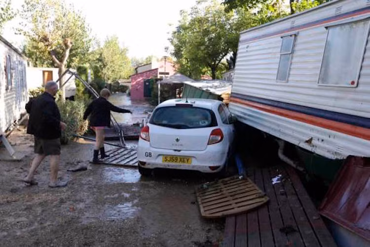 Tính tới thời điểm hiện tại, đã có 20 người được xác định là đã tử vong trong cơn lũ.