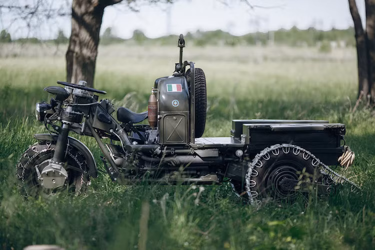 Vào tháng 3/1960, phiên bản thử nghiệm đầu tiên của chiếc xe đã được hoàn thành. Sau 1 năm thử nghiệm và điều chỉnh, quân đội Ý đã ký hợp đồng với Moto Guzzi.