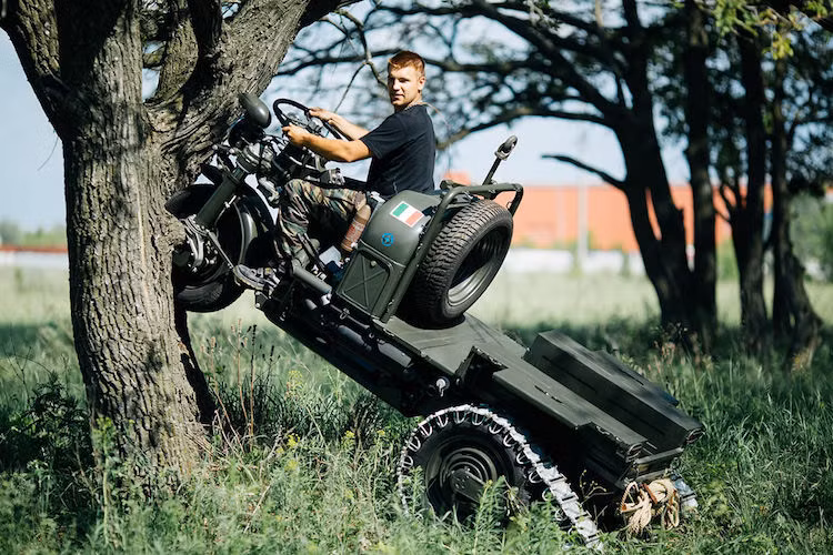 Chiếc Autoveicolo Da Montagna mà các bạn đang thấy trong hình hiện tại đang được trưng bày tại một bảo tàng ở phía Đông Nam nước Nga, gần Samara. Việc phục chế xe đã được thực hiện ở Ý bởi nhà phục chế Costatino Frontalini.