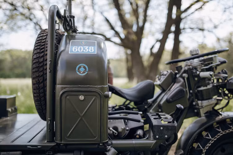 Tuy nhiên, điểm đặc biệt nhất của Autoveicolo Da Montagna là hệ thống dẫn động của xe. Sức mạnh của động cơ được truyền qua hộp số 6 cấp với số lùi và đặc biệt - xe sở hữu hệ thống dẫn động 3 bánh.