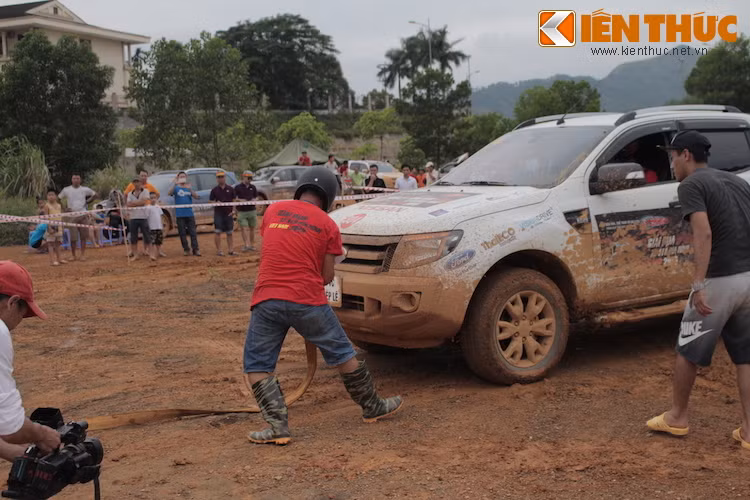 Do điều kiện thi đấu khắc nghiệt nên những trường hợp xảy ra hư hỏng các chi tiết trên xe trong ngày thứ 2 của VOC đã xảy ra nhiều.