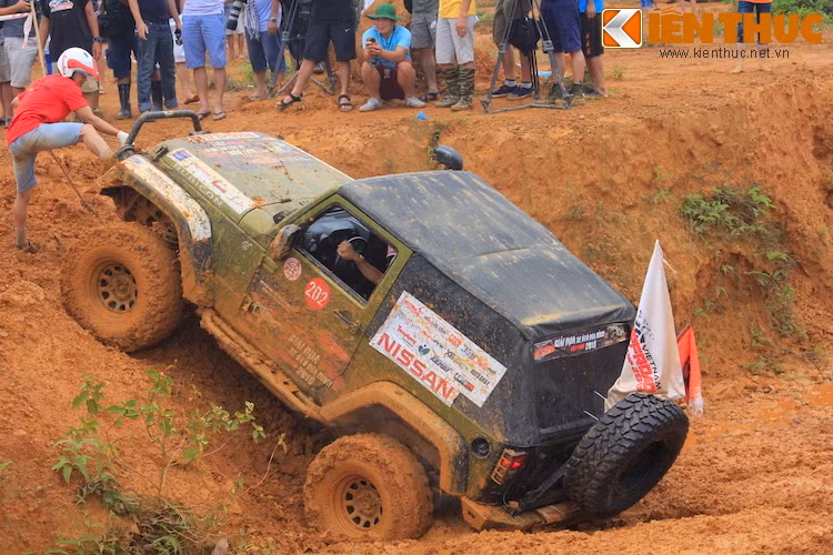 Một thành viên Otofun cũng đã nói vui rằng nhiều chiếc xe sẽ "kỷ niệm" lại một vài bộ phận ở bài thi này!