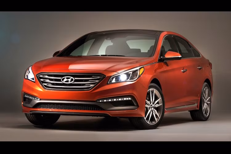 Thế hệ Sonata hiện nay đang tiếp nối thành công của những người tiền nhiệm với ngôn ngữ thiết kế Fluidic Sculpture cải tiến.