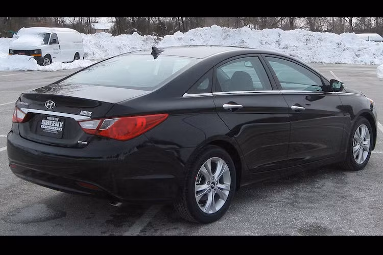 Với kiểu dáng đẹp mắt, nội thất sang trọng tiện nghi, Sonata thế hệ thứ 6 đã đem lại thành công vang dội cho Hyundai.