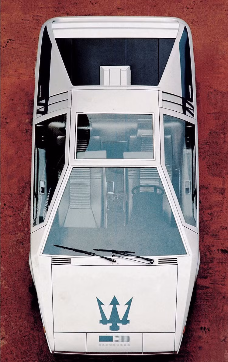 Chỉ có duy nhất một chiếc Maserati Boomerang được chế tạo, và nó đang chuẩn bị được nhà đấu giá Bonhams đưa "lên sàn" vào ngay 5/9 tới đây. Giá trị của chiếc xe trong thời điểm này được ước tính khoảng hơn 4 triệu Euro (khoảng trên 10 tỷ đồng).