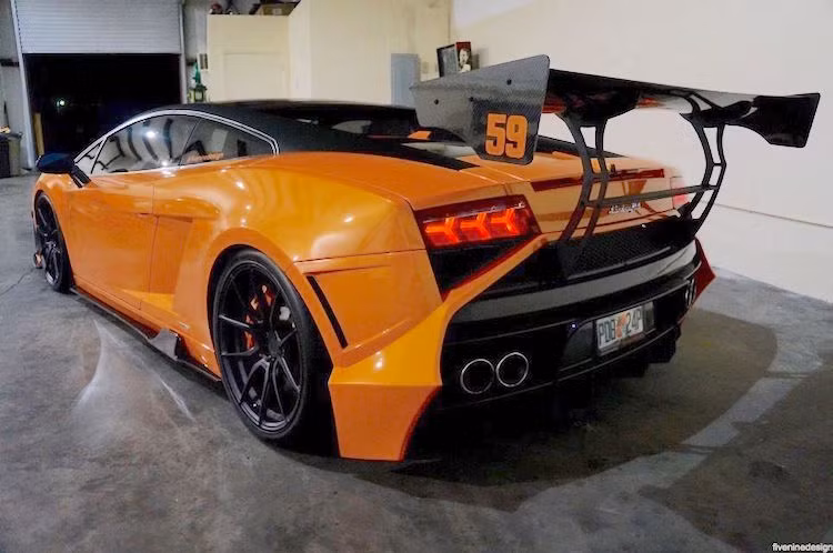 Được độ một cách cẩn thận với ngoại hình gần như y hệt chiếc xe đua Super Trofeo và ở trạng thái hoàn hảo, chủ của chiếc xe này đang rao bán chiếc Gallardo LP560-4 với giá 160.000 USD (tương đương 3,58 tỷ đồng).