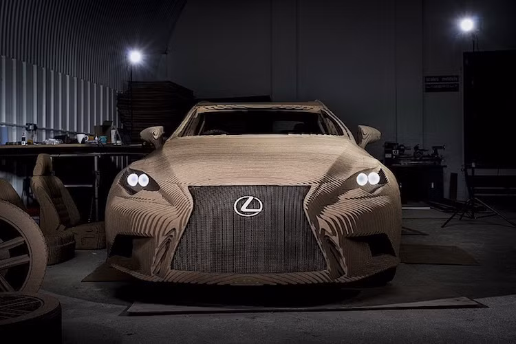 Lexus sẽ lần đầu tiên trưng bày chiếc IS Origami Car trước công chúng tại triển lãm Grand Designs Live Show ở Birmingham - Anh vào ngày 8/10/2015 tới.